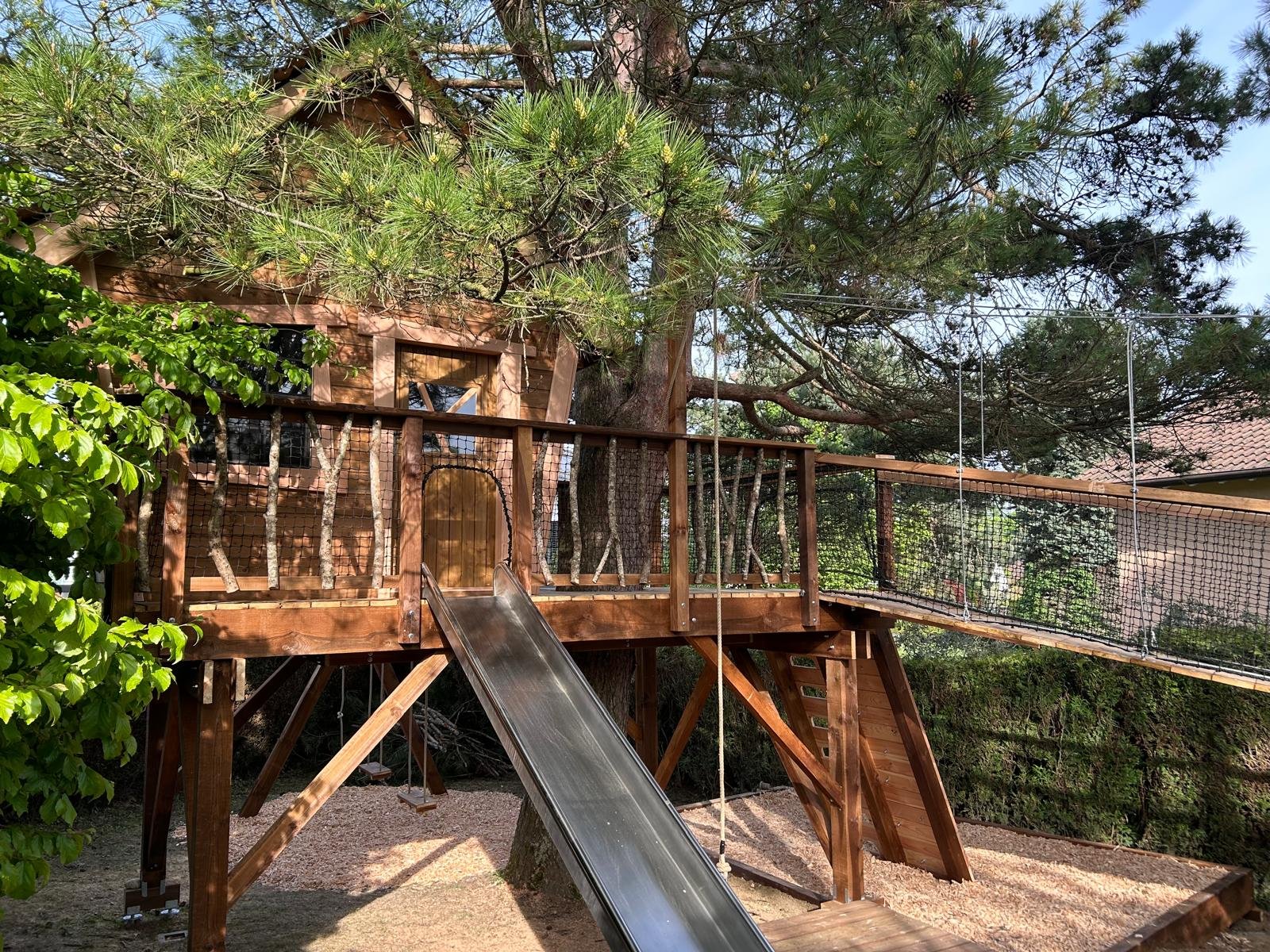 Cabane féérique au bord du Lac Léman